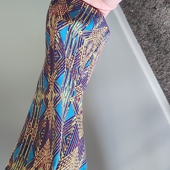 LuLaRoe Randy Gray Raglan Tee with Multicolored 3/4 Sleeves - Picture 7 of 12